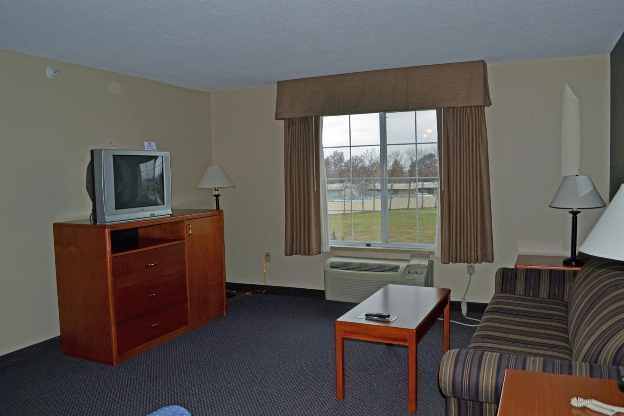 Paola Inn And Suites Habitación foto